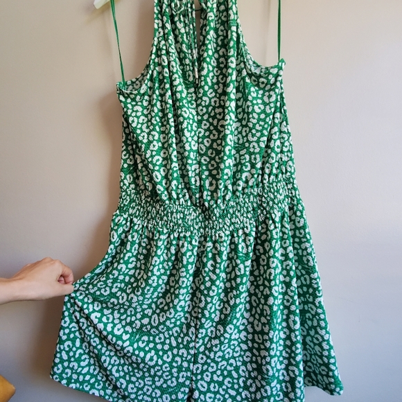 Michael Kors Green Sleeveless Keyhole Halter Style Geometric Print Romper - Picture 13 of 15